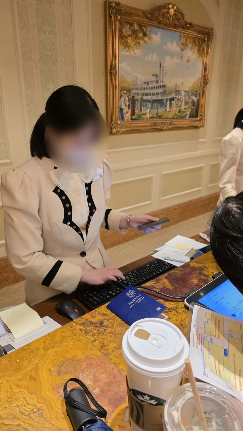 디즈니랜드 호텔 직원 응대
