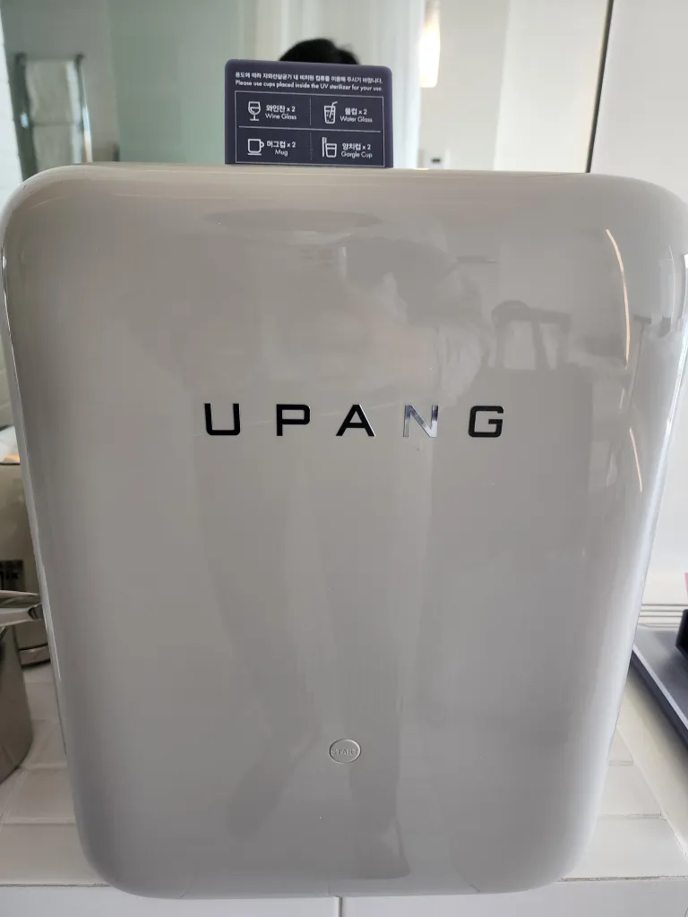객실에 비치된 우팡(UPANG) 컵 살균기