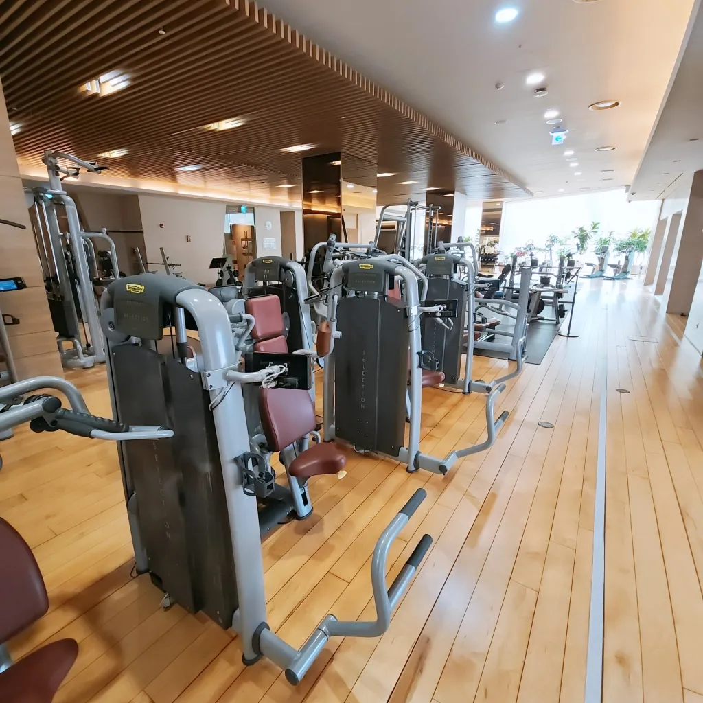 웨이트 머신이 늘어선 구역